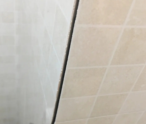 甘肃瓷砖空鼓维修公司分享阳台瓷砖脱落的修复过程可以分为以下几个步骤