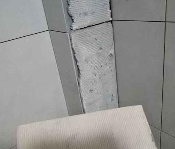 甘肃瓷砖空鼓维修公司分享下厨房瓷砖脱落的补救措施。